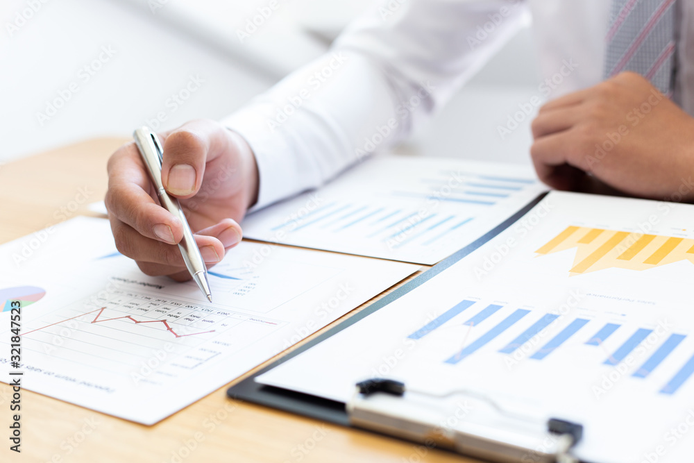 Businessmen use graphs to summarize results and calculate income-expenses to find financial balance points and use them to improve and advance business, finance and economic concepts. Businessmen use graphs to summarize results and calculate income-expenses to find financial balance points and use them to improve and advance business, finance and economic concepts.
