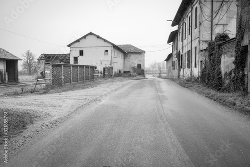 Fototapeta Naklejka Na Ścianę i Meble -  Old farm in the countryside region of Lomellina (between Lombardy and Piedmont, Northern Italy), famous for its rice cultivations. Those kind of farm in the past was built as a little independent vill