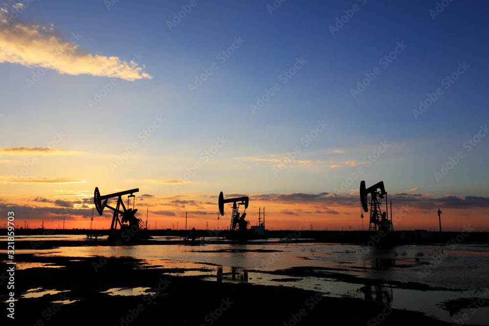 Oil pumping machinery and equipment at work, China Oil pumping machinery and equipment at work, China