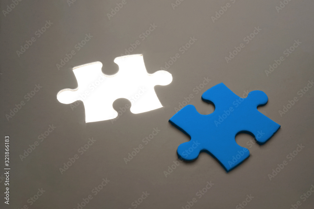 Obraz premium Blue Missing jigsaw puzzle piece with light glow, business concept for completing the final puzzle piece