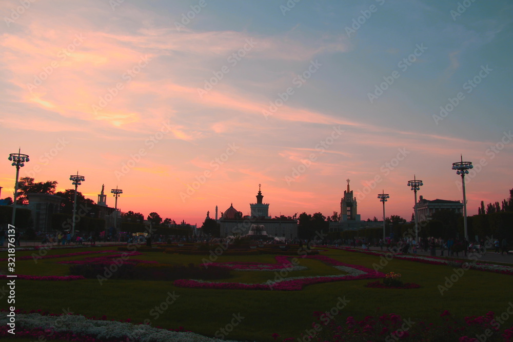 Fototapeta premium sunset over the city park VDNH