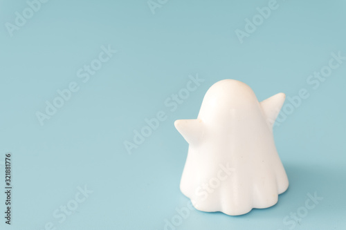 Fototapeta kuchenna small white color plastic ghost figure in blue background view