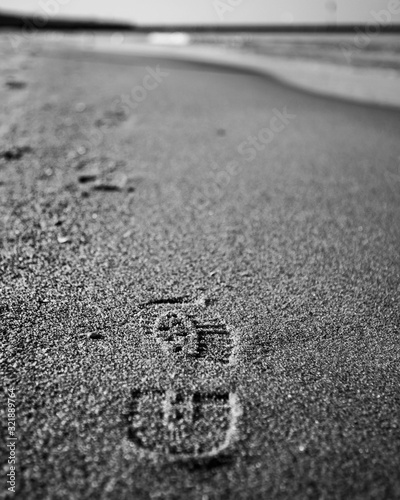 a footprint on the soles reflected in the sand