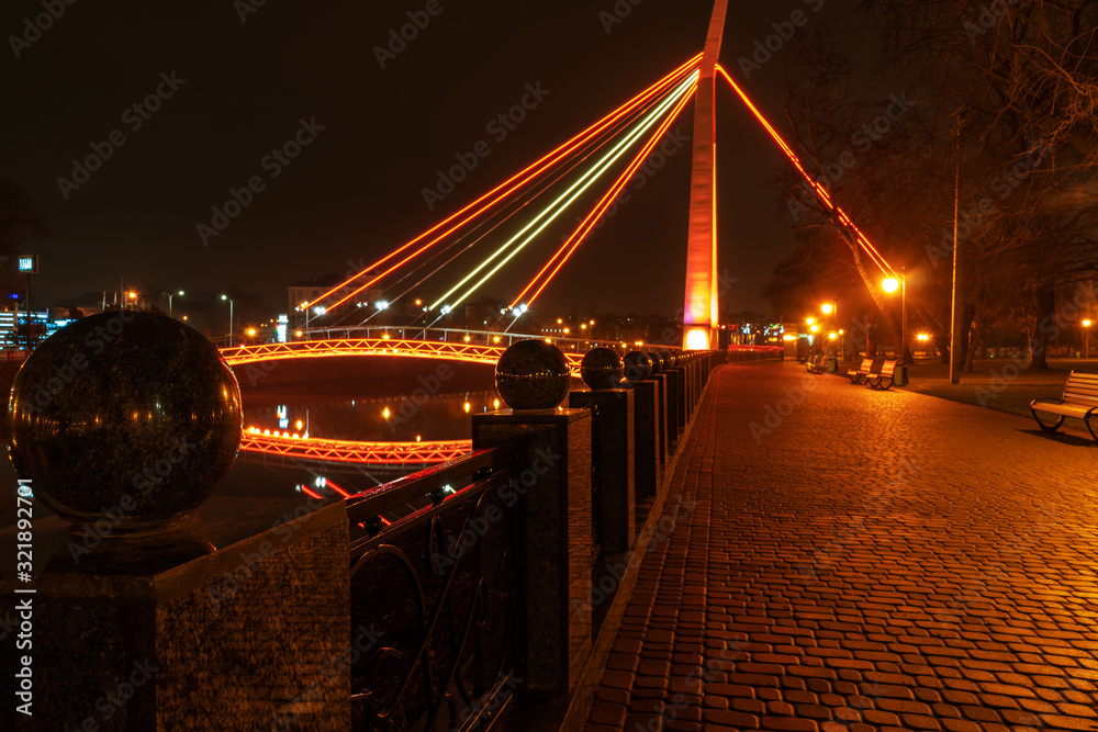Obraz premium view of the bridge from embankment