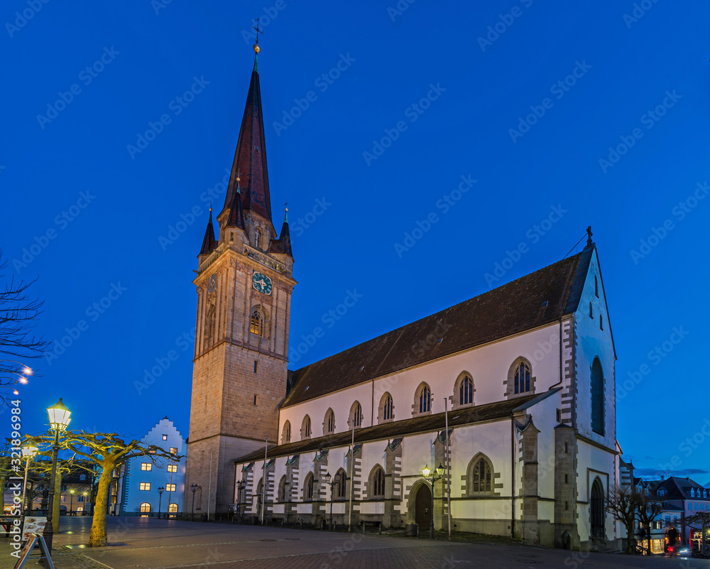 Münster in Radolfzell bei blauer Stunde; Baden-Württemberg