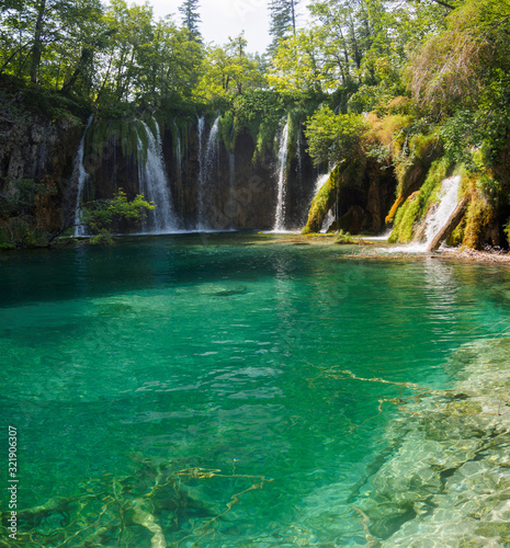 Cataratas en el parque de Plitvice en Croacia