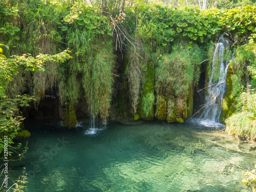 Fototapeta Naklejka Na Ścianę i Meble -  Cataratas en el parque de Plitvice en Croacia