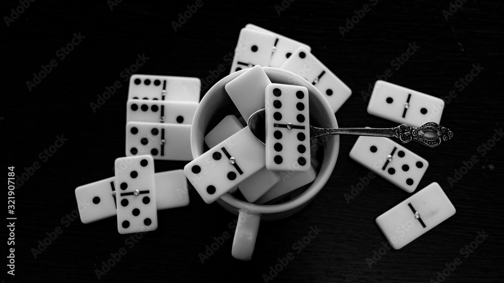 Domino Domino
