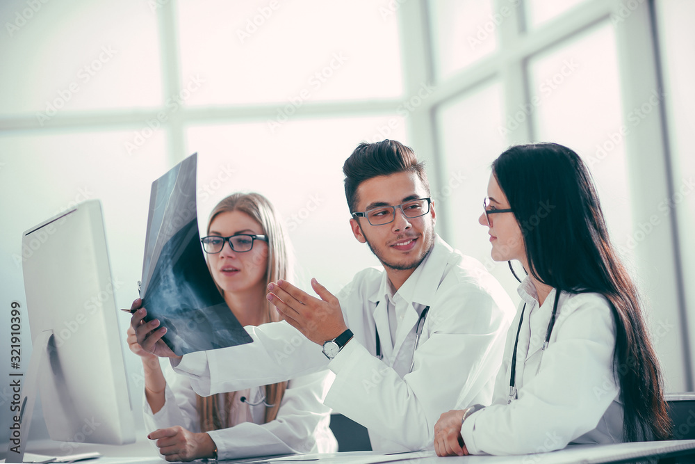 Fototapeta premium group of doctors discuss the patient's x-ray