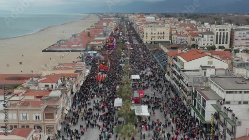 Video aereo della sfilata di carnevale di Viareggio