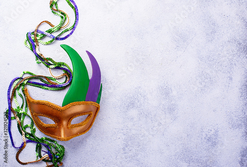Quadro su tela Mardi Gras background with carnival mask