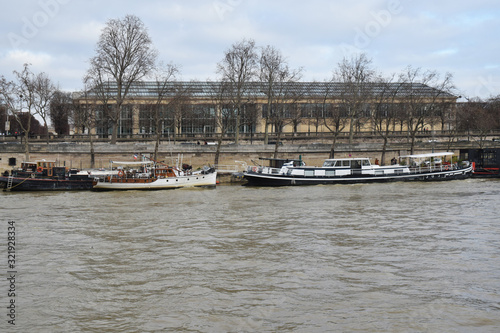 L'Orangerie du jardin des Tuileries, Paris, France, vue de la Seine.