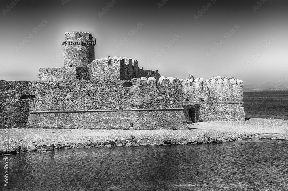 View of the Aragonese Castle, Isola di Capo Rizzuto, Italy View of the Aragonese Castle, Isola di Capo Rizzuto, Italy