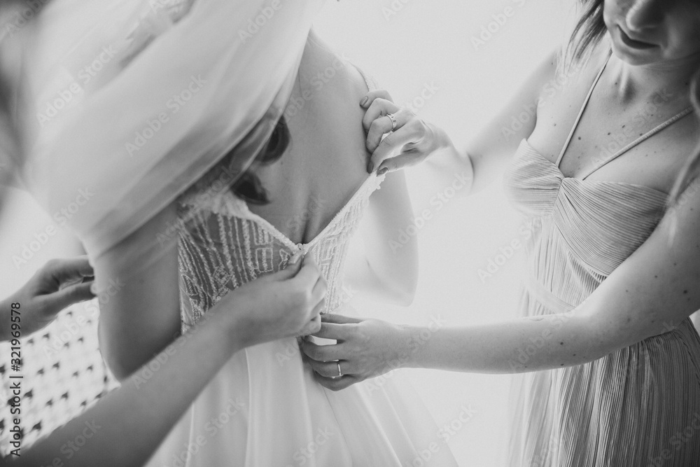 Naklejka premium Hands of bridesmaids on bridal dress. Happy marriage and bride at wedding day concept