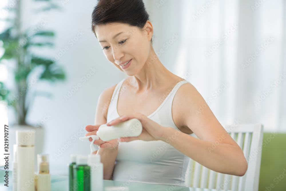 ミドル女性　美容