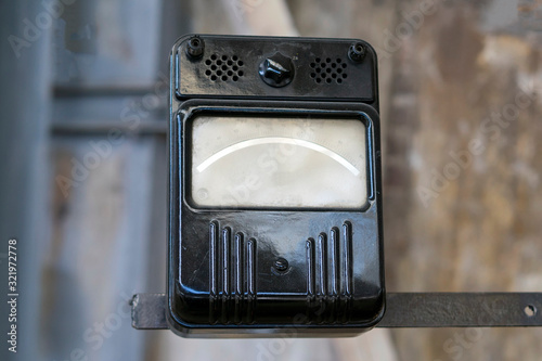 The old indicator is cleaned, the workpiece