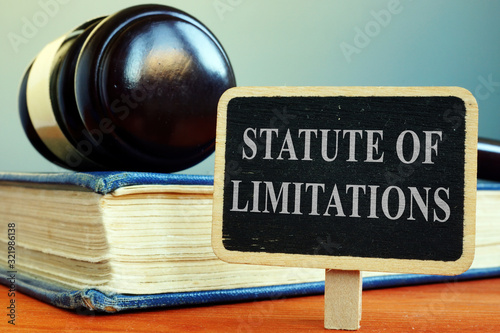 Slika na platnu Statute of limitations sign, book and gavel.