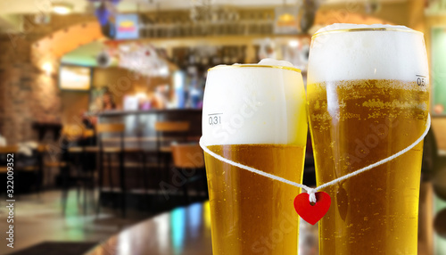 Fotografia Two glasses of beer for lovers with red heart
