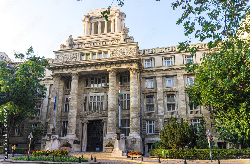 Obraz premium Courthouse and prosecutors in Budapest