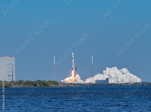 Fototapeta Naklejka Na Ścianę i Meble -  Falcon 9 launch from Launch Complex 40 on Cape Canaveral Air Force Station