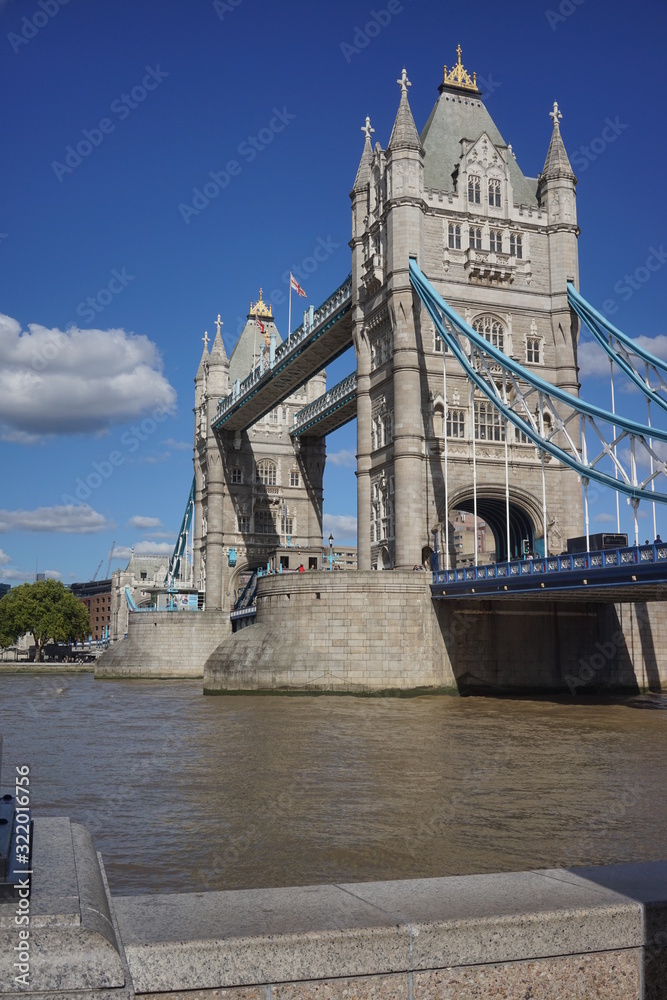 Obraz premium London Tower Bridge side view blue sky in summer