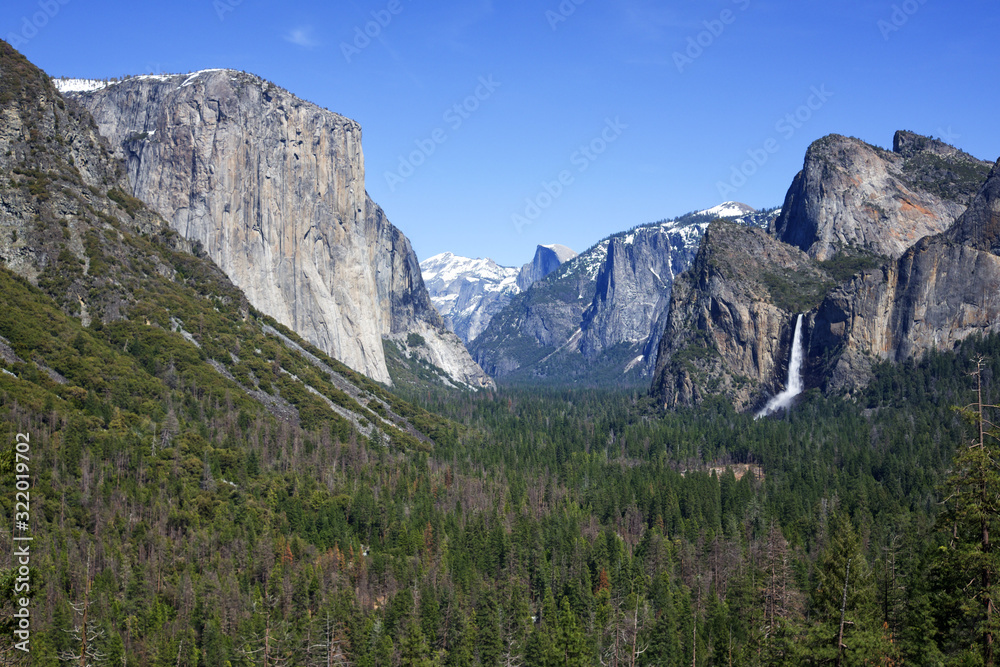 Vista de El Capitán y el Half Dome en el parque nacional de Yosemite