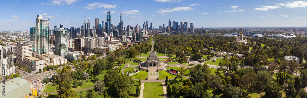 Fototapeta premium Aerial panoramic image of the city of Melbourne and the Shrine of Rememberance through to the AAMI Stadium from the Botanic Gardens