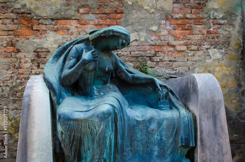 Una tomba del cimitero monumentale di Bologna photo