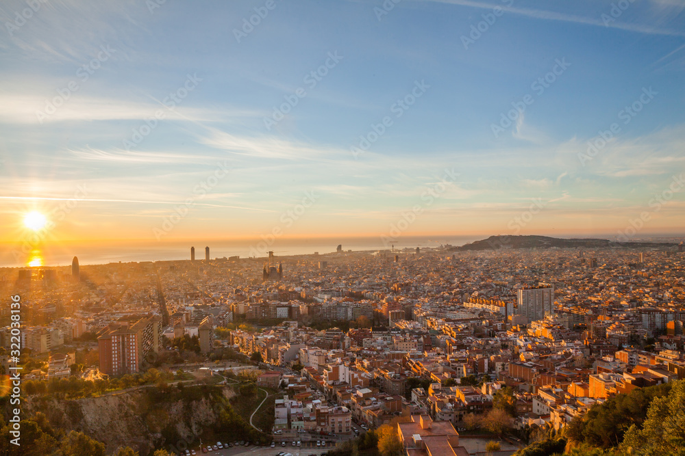 Obraz premium Piękny wschód słońca w Barcelonie