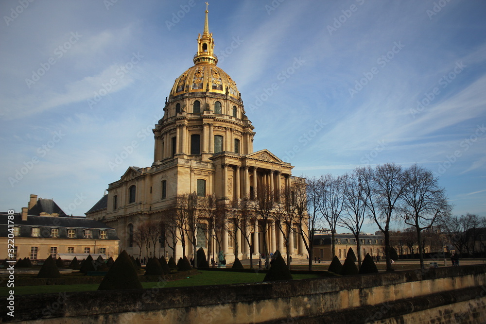 Les Invalides is a complex of museum and tomb in Paris,Napoleon's remains bury in here. Les Invalides is a complex of museum and tomb in Paris,Napoleon's remains bury in here.