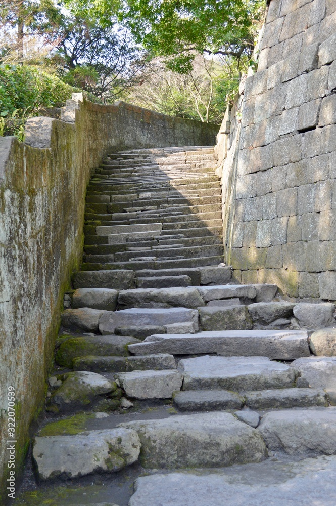 雰囲気のある石の階段