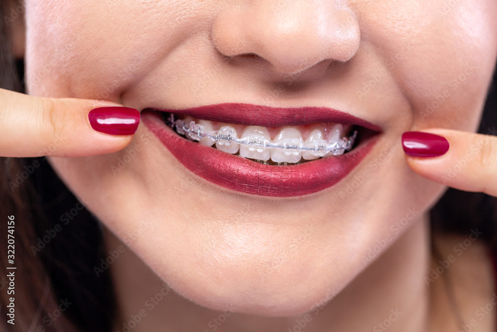 Naklejka premium Showing off with a beautiful smile
