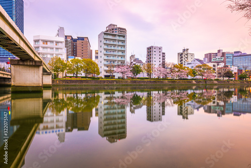 Fototapeta Naklejka Na Ścianę i Meble -  Hiroshima, Japan Downtown Cityscape on the Enko River