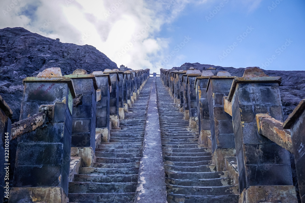 Obraz premium Stairs to the top of Bromo volcano
