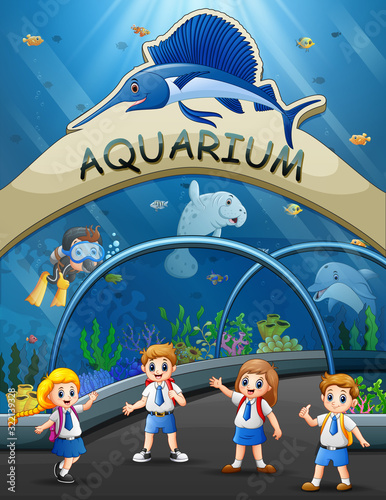 The students on filed trip at aquarium park