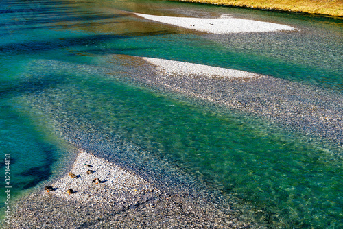 Enten auf den Kiesbänken in der Isar