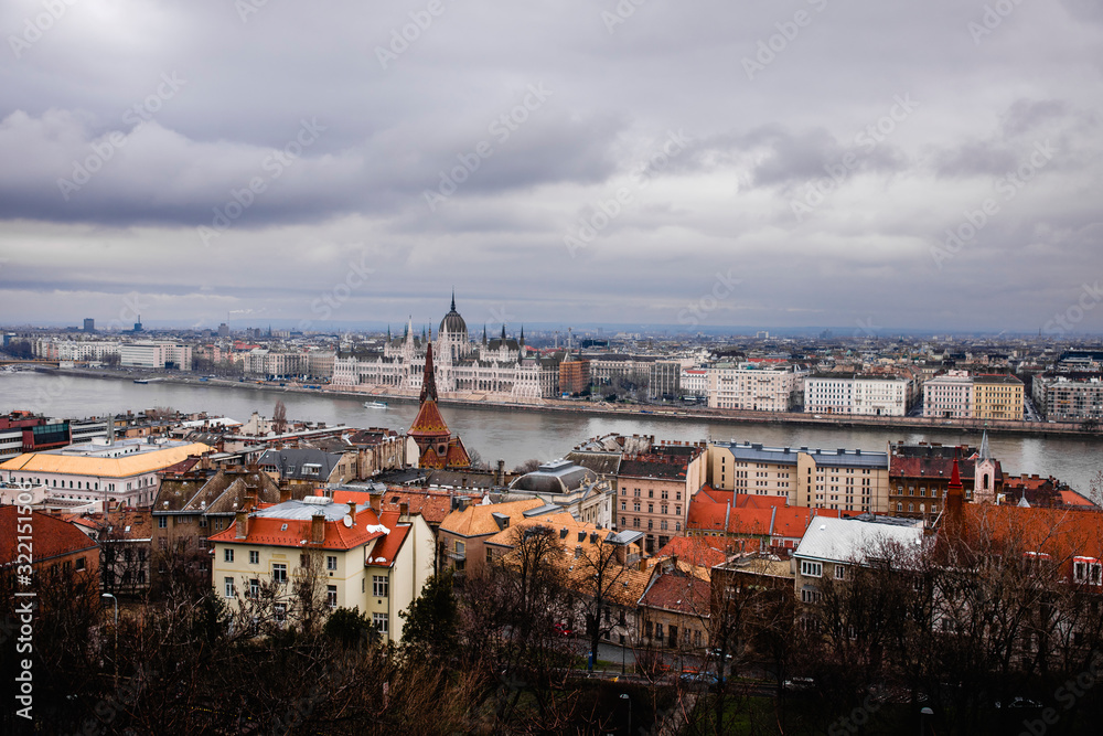 Φωτογραφία Views of the parliament and other official buildings of Budapest.