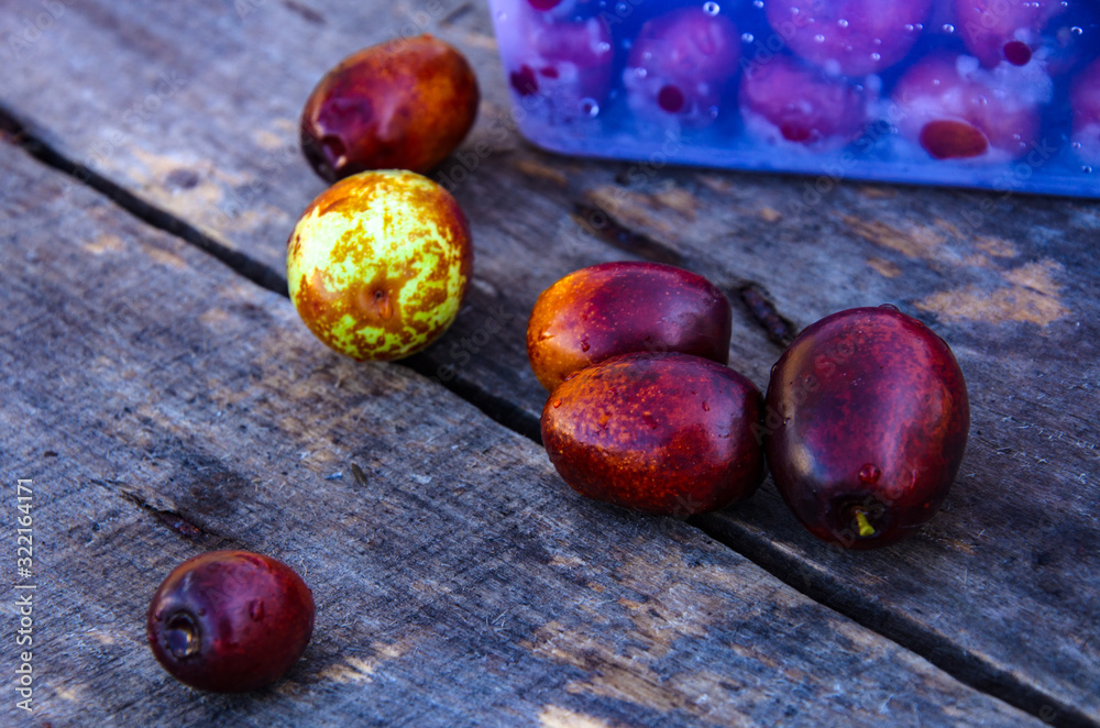 Obraz premium Ziziphus on old wooden boards assembled in plastic food boxes.