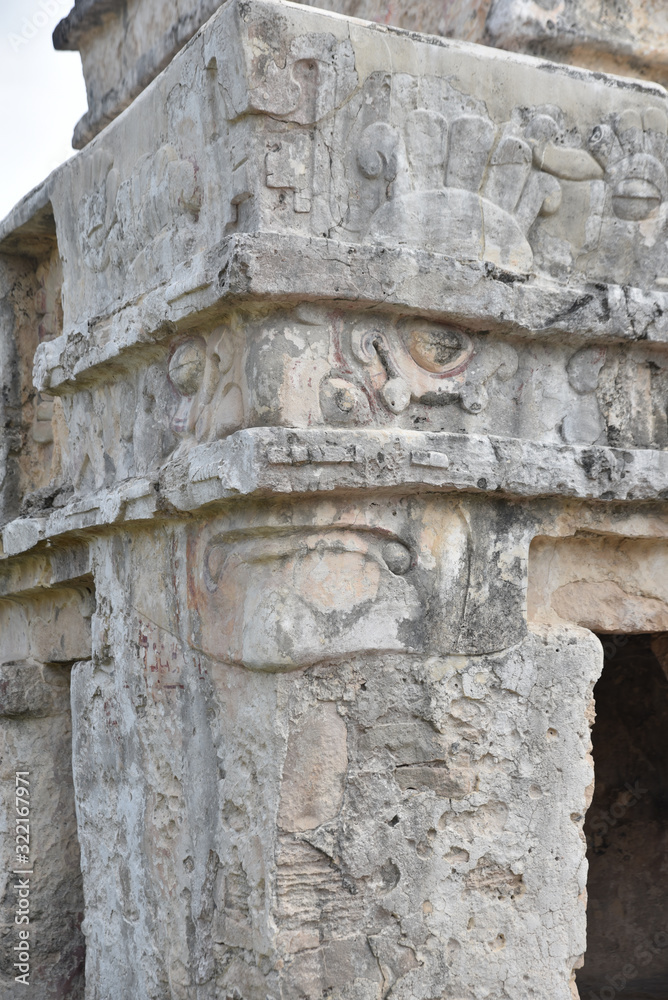 Pillier d'un temple maya à Tulum, Mexique