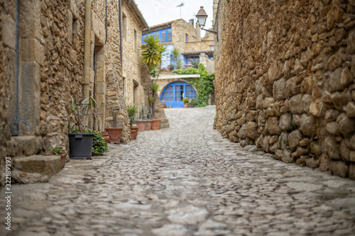 Fototapeta Naklejka Na Ścianę i Meble -  Nice old cobbled street in a small village of Catalan called Peratallada. Spain