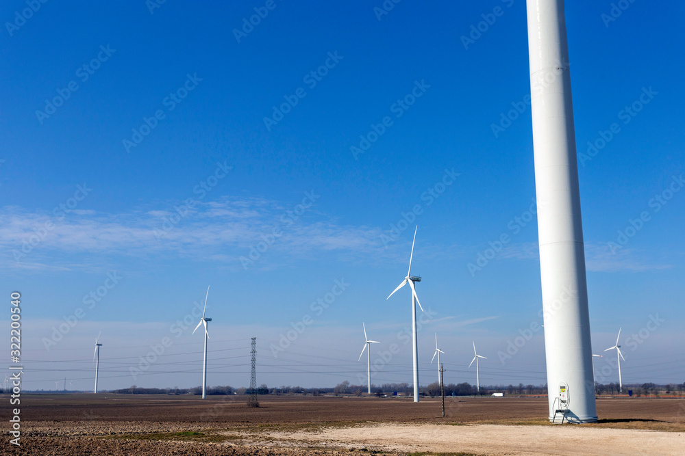 Wind turbine spinning for renewable electricity production