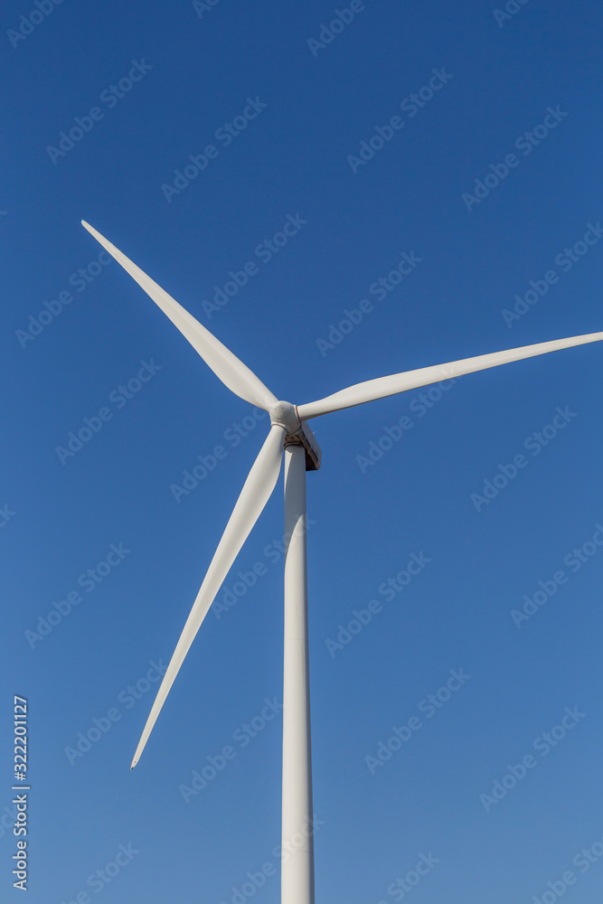Wind turbine spinning for renewable electricity production Wind turbine spinning for renewable electricity production