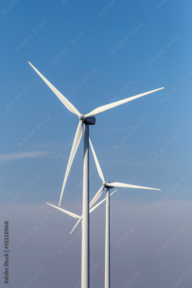 Wind turbine spinning for renewable electricity production Wind turbine spinning for renewable electricity production