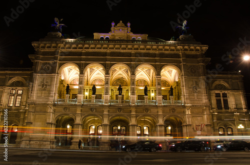 Opera de Vienne de nuit  © John-K. Chaptal