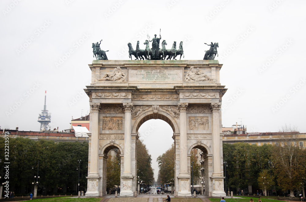 Fototapeta premium Arco della Pace in Milano, Parco Sempione, Lombardía - Arco de la Paz en Milán