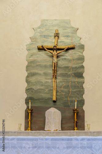 Fényképezés Roman Catholic Altar with a Rustic Cross
