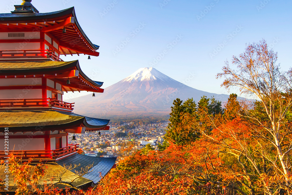 Fototapeta premium Pagoda Chureito na tle góry Fuji jesienią, Japonia
