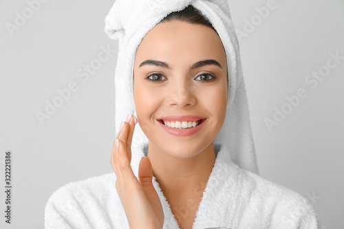 Beautiful young woman apply...