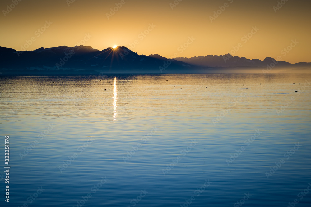 Berge und See im Sonnenuntergang - Abend am Chiemsee