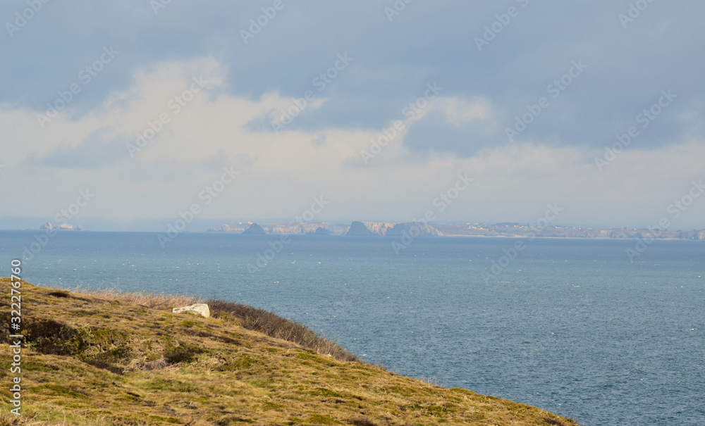 Pointe de Brezelec et vue sur l'Océan Atlantique dans le Finistère en Bretagne Pointe de Brezelec et vue sur l'Océan Atlantique dans le Finistère en Bretagne